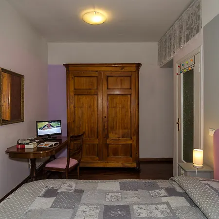 Buonamici בית הארחה